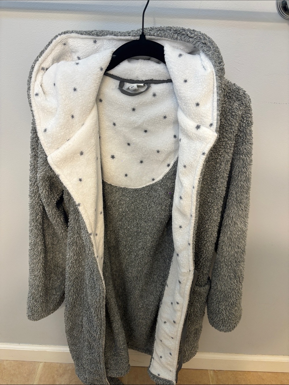 Cozy Hooded Sherpa Robe - Gray with White Star Lining